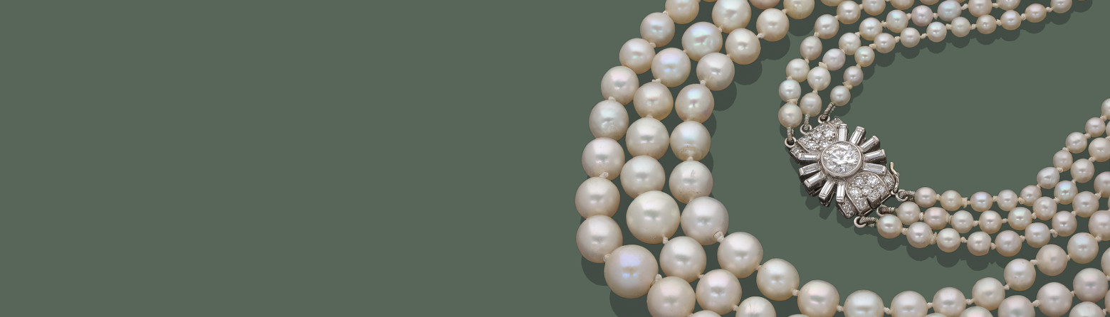 collier de trois rangs de 269 perles fines